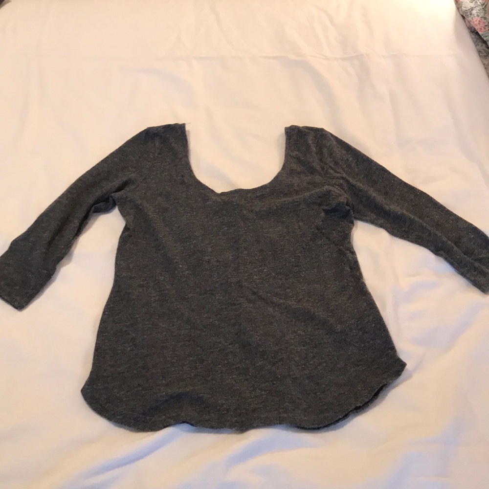 Cute fitted grey shirt